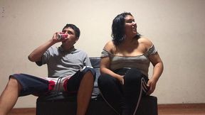 madrastra me convence de follarla cuando llego de trabajar