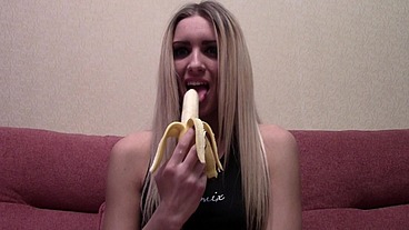Jenny B 19 Yr Old Blonde Non-Nude SFW Webcam