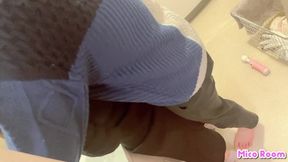 洗面所で身支度してる巨乳の彼女のスカートをまくって後ろから触りまくってそのまま生挿入-日本人/巨乳/個人撮影/素人カップル/立ちバック