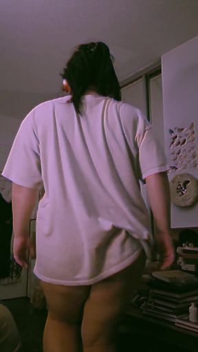 Shaking My Big Ass to Music   Clip 2