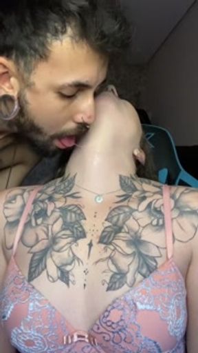 Licking and slobbering a lot on the neck of the tinder blonde / neck kissing