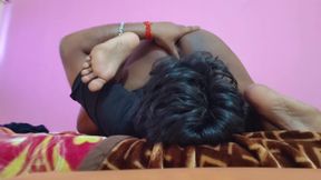 Viral desi boyfriend licking her girlfriend pussy very hard and his gf moaning loudly