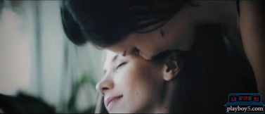 Curious Encounter: Petite Teen and Curvy MILF Explore Passionate Connection