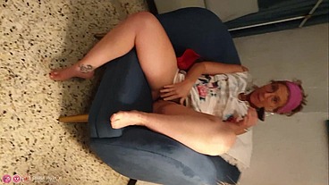 Souvenir porno : baise en voiture et exhib au bord de l'eau