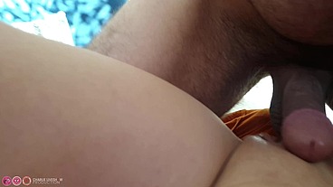 Souvenir porno : baise en voiture et exhib au bord de l'eau