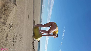 Souvenir porno : baise en voiture et exhib au bord de l'eau