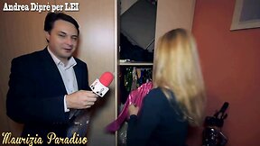 Maurizia paradiso accoglie nuda andrea diprè nella sua casa di milano