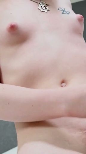 GROOBYGIRLS: Dani Sophia Debuts   Clip 2
