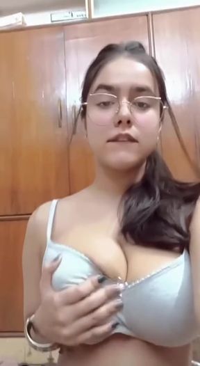 Homemade amateur GF flaunts her big natural tits