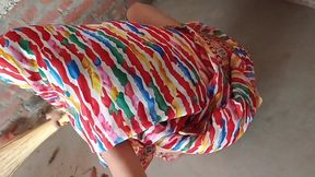 भाभी झाड़ू लगा रही थी देवर ने कोने में लेजाकर चोद दिया