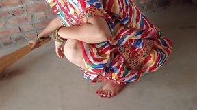 भाभी झाड़ू लगा रही थी देवर ने कोने में लेजाकर चोद दिया