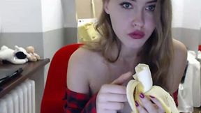 This webcam girl is such a cutie and I bet her pussy tastes like a fruit salad