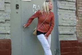 She peed in her yoga pants in public and old woman saw her