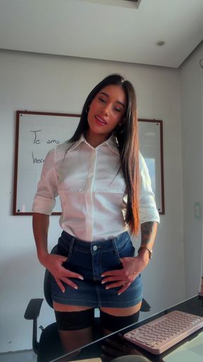 Sexy Secretary Seeks to Please Her Boss