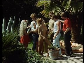 Orgy vintage in outdoor swimming pool action