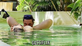 passei a tarde fodendo gostoso na piscina e ele louco para comer meu cu. completo no cassiflix.