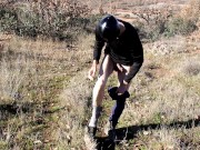 Paseando desnudo por el campo