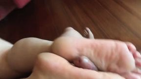 RED TOES REVERSE FOOTJOB -HD