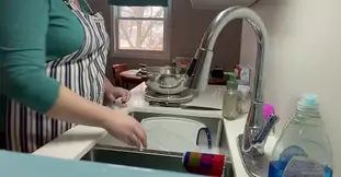 Sugargirlx2 Does Her Dishes While You Watch