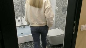 Before going shopping, I really need to go to the toilet MP4 HD 720p