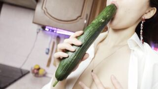 The Hottie decided to fucked herself with a huge cucumber and finished loudly. Food Bdsm by Rita Solo