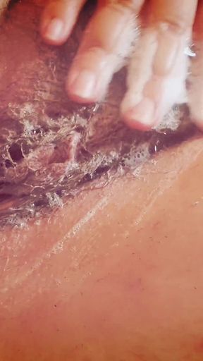 Shaving &amp; Sudden Urge: Nicoletta, Live Shaving and Peeing