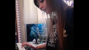 Gamergirlroxy Playing the SIMS build 2 music