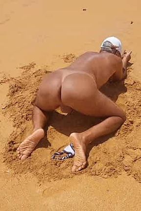 Ladysilva Shemale on the Beach in Bikini Showing off Her Hot Ass I Want a Male to Fuck My Ass