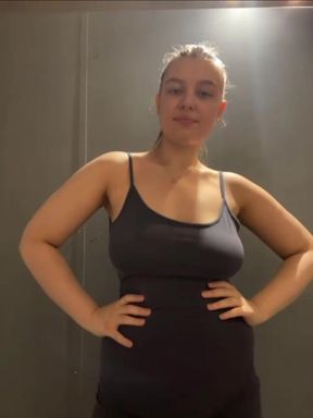 Jucielussie Masturbating in the gym