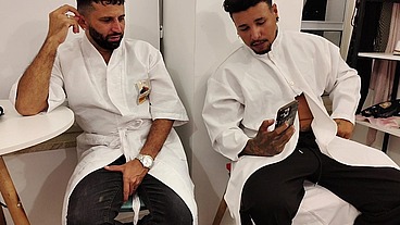 Dois irmãos safadão massagista pegou anã e fudeu gostoso