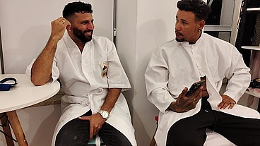 Dois irmãos safadão massagista pegou anã e fudeu gostoso