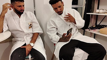 Dois irmãos safadão massagista pegou anã e fudeu gostoso