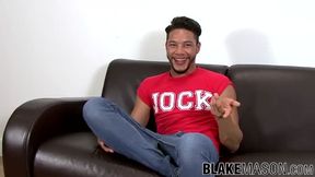 Buffed hottie talks about sex preferences before tugging it