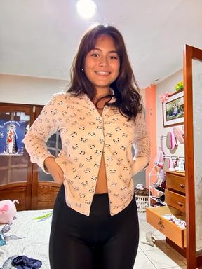OnlyFans babe showcases her big tits