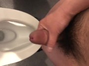 密かにトイレでオナニー/素人射精動画デビュー