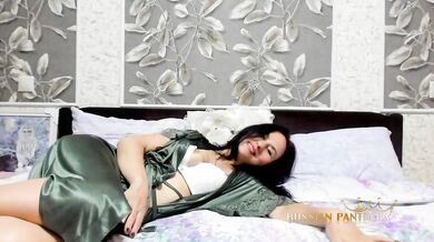 The bed whispers as this mom takes her first butt solo