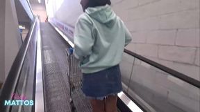 Fui ao mercado mas do meu jeito gozando no carro no meio da rua e no estacionamento