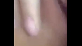 Meti&eacute_ndome el dedo