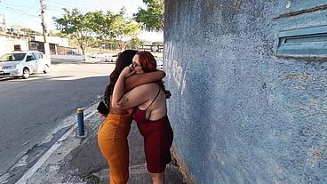Briquei com o mario e me consolei com a vizinha gostosa - I found some comfort with my hot neighbor. Sex toys, vibrators, the lesbian scissors position, and lots of fun