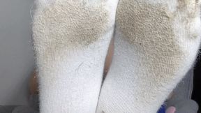 Soiled Sock Dice JOI - Goddess Alya mesmerizes in this sexy feet JOI featuring dirty socks, a JOI game, filthy feet, a sexy cum countdown, and more