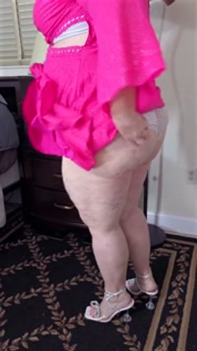 Big ass mature granny in pink dress flashing and showing her sexy panties for the camera - jerk off