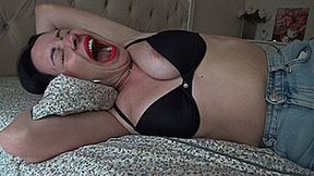 close your jaw while chewing