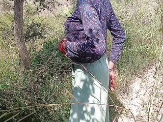 Khet per kam karne ke liye gai village angel ko Pataya aur Holi manae aur sex mein kiya