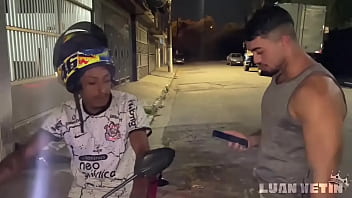 Fui Fazer Moto t&aacute_xi pro viadinho, e ele pagou com o boquete