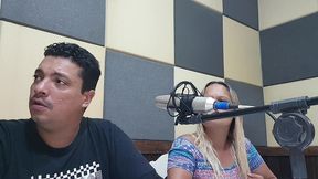 casal de primos e entrevistado na radio.