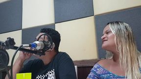 casal de primos e entrevistado na radio.