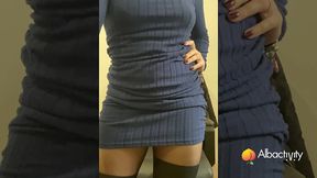 cachonda en mi oficina. esperando que alguien entre