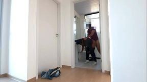 Jovem safado chupando pau no seu apartamento e dando o anus o cara gozou dentro