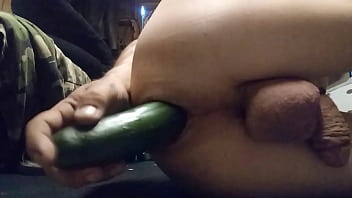 Bottomboyxs fuckn a cucumber