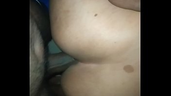 follando la vagina de mi amiga con mi gran polla negra mientras el marido trabaja